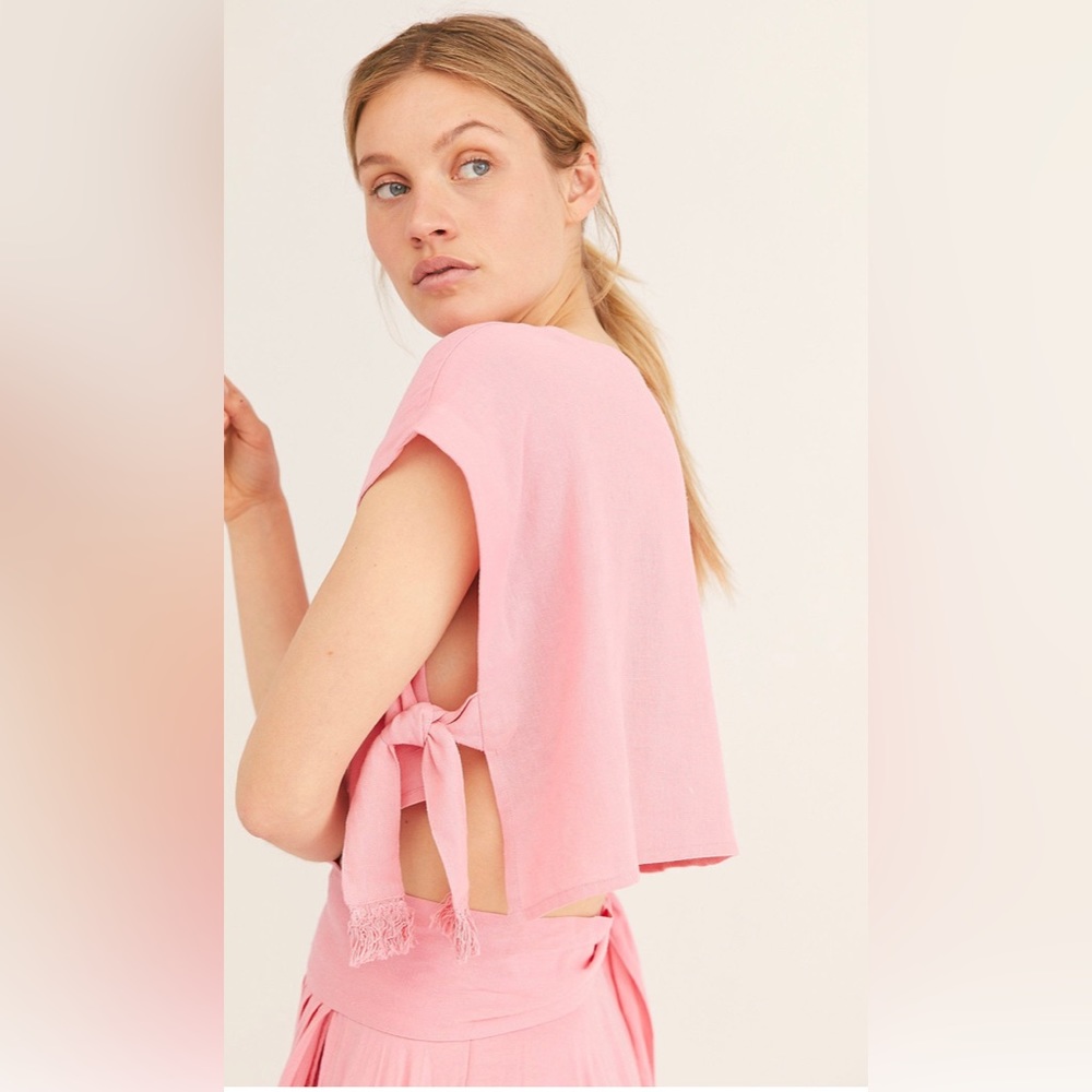 NWOT! Free People Sunset crop top w/open sides, adj. ties. Last one: tan M